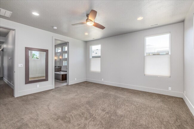 Building Photo - 2758 S Honeycomb Way