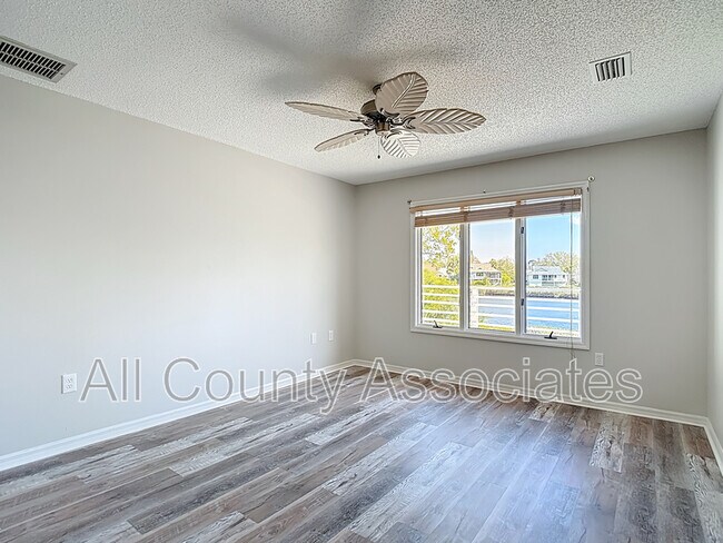 Building Photo - 1007 S Pointe Alexis Dr