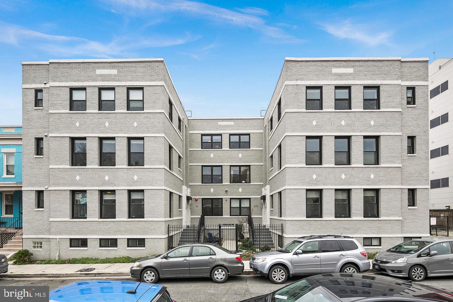 Building Photo - 809 Otis Pl NW