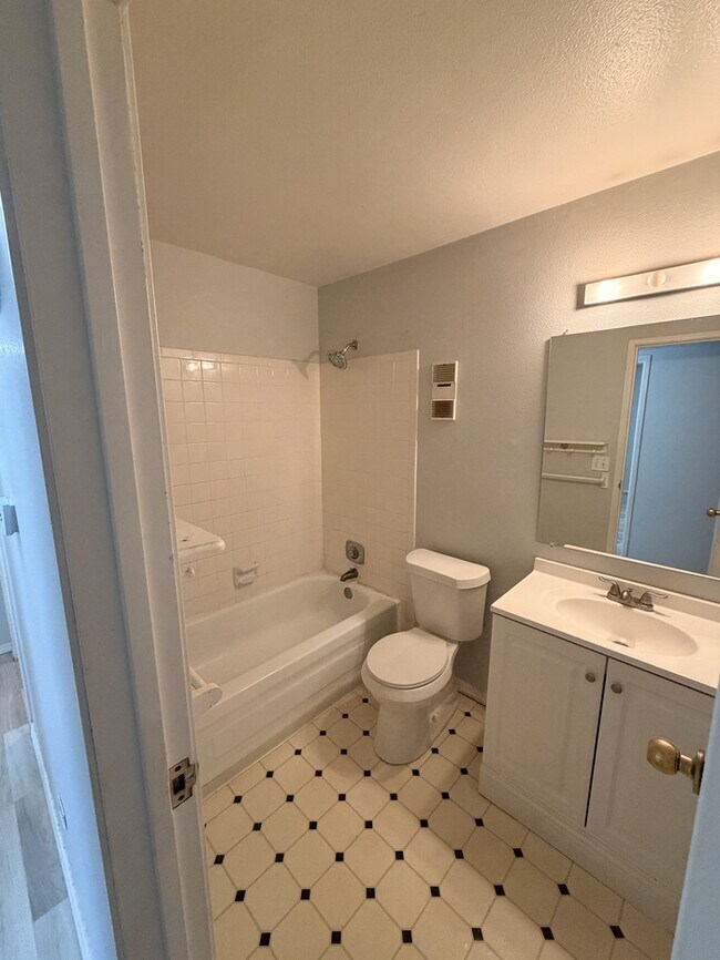 Building Photo - 14424 E Colorado Dr