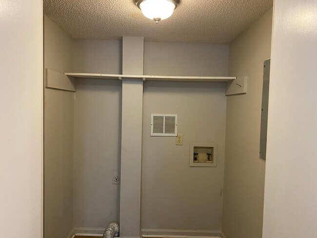 Building Photo - 4036-103 Greenleaf