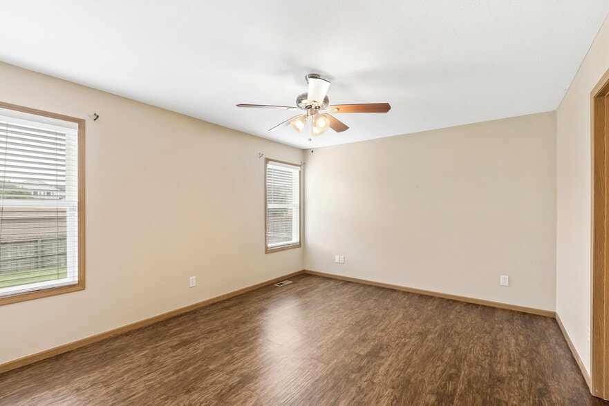 Building Photo - 77 W Fieldstone