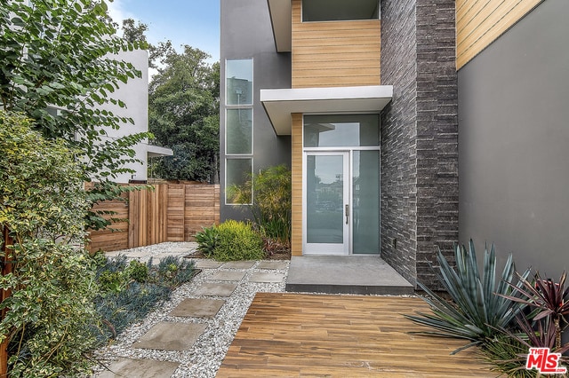 Building Photo - 16536 Moorpark St