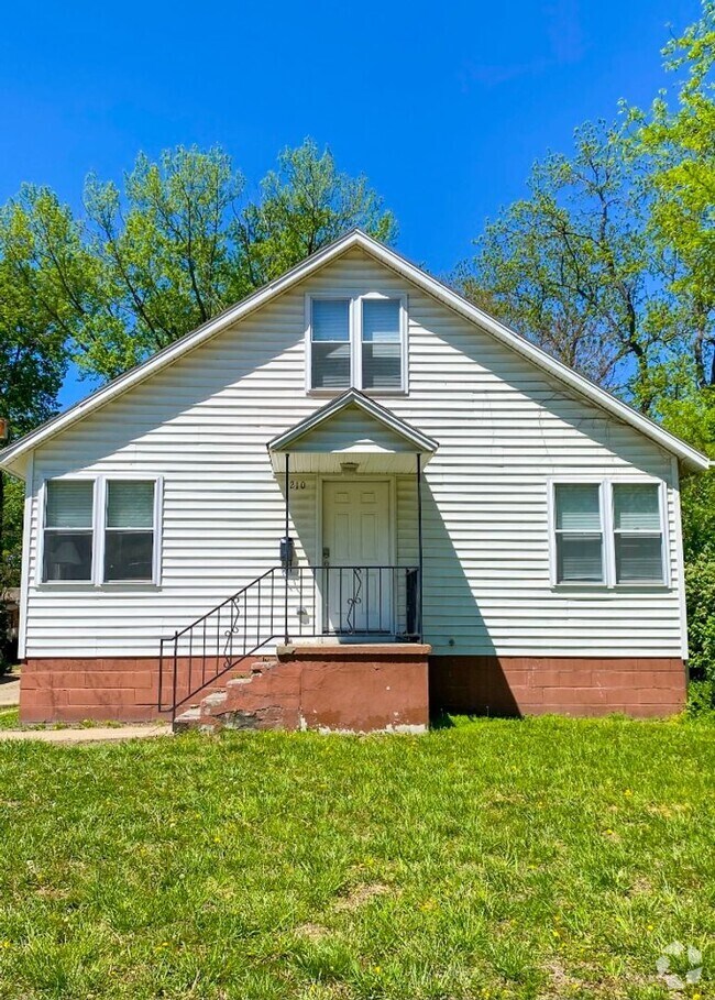 Building Photo - Italian Estates Property Management