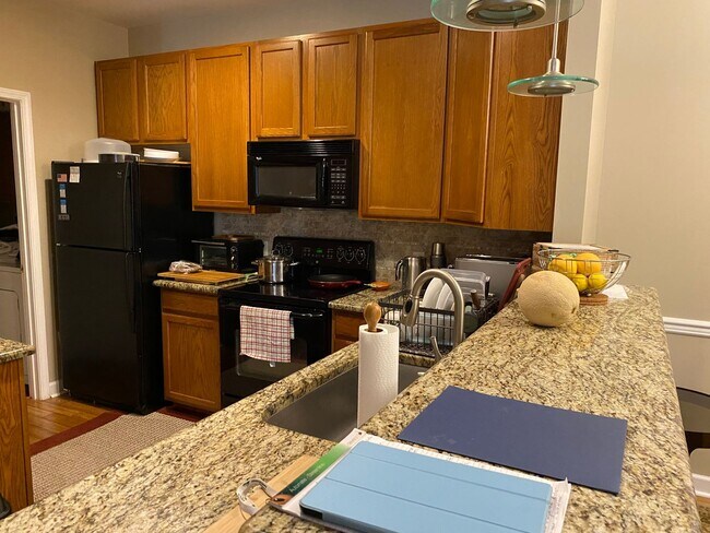 Building Photo - Pet-Friendly! Fantastic south charlotte location just minutes to everything!