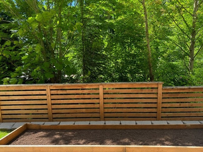 Building Photo - Beautiful Trails at Newcastle Home