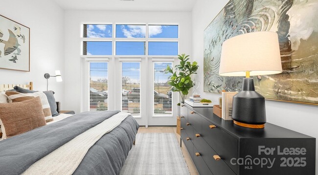 Building Photo - 704 W Tremont Ave