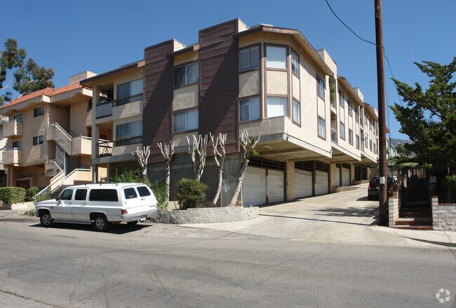 Primary Photo - 10204 Samoa Ave