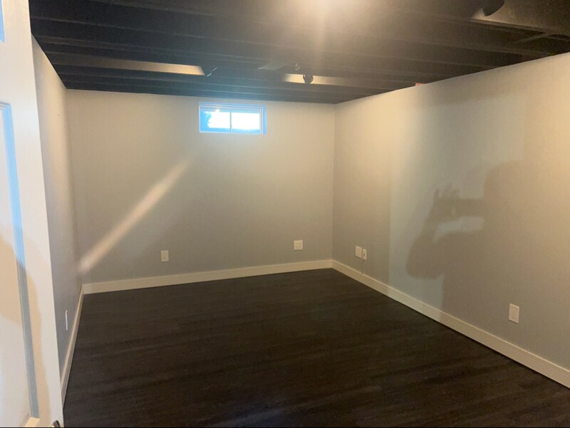 Building Photo - 1410 Golden Valley Dr