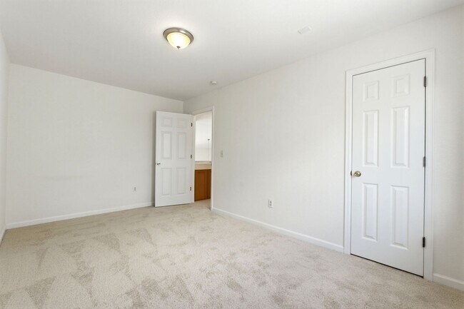 Building Photo - 3-bed + office, 2-bath home, minutes to Denver and close to outdoor recreation areas