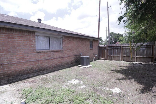 Building Photo - 12607 Veterans Memorial Dr