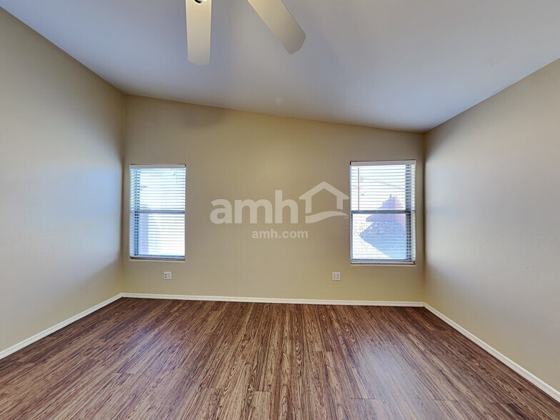 Building Photo - 938 E Sheriffs Draw Ln