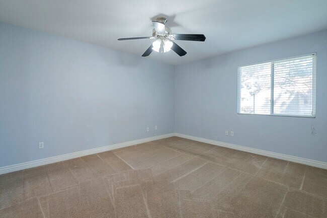 Building Photo - Ready to Move In - Two Bedrooms!