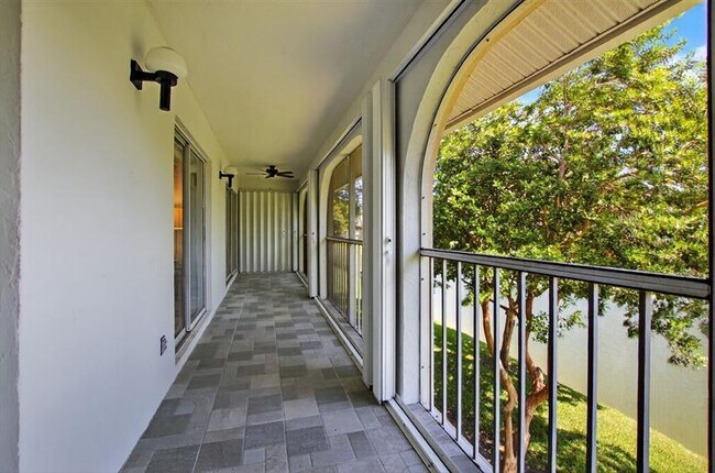 Building Photo - 13770 Oneida Dr