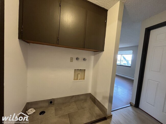 Building Photo - 35 W Viola Ave