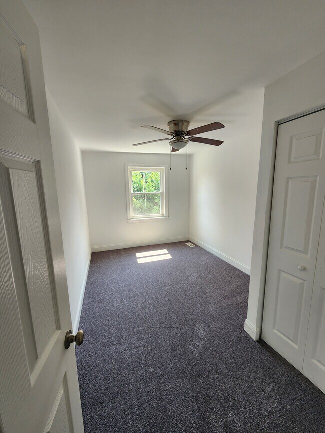 Building Photo - 5028 Pembridge Ave