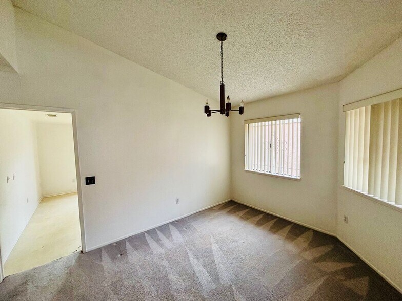 Building Photo - 3220 Ave S-2