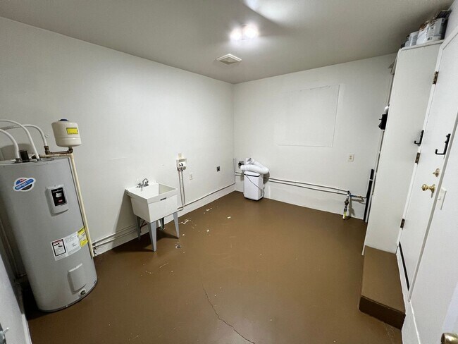 Building Photo - Johnson Duplex Apartments