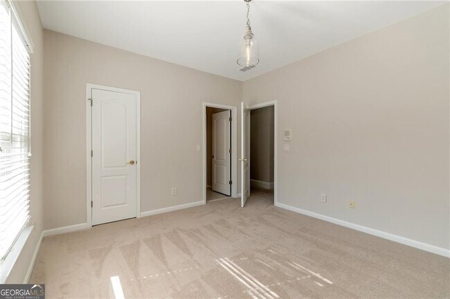 Building Photo - 115 Wolf Willow Ct