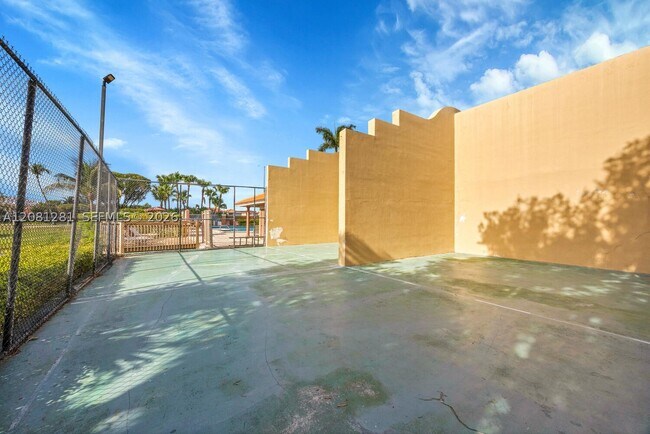 Building Photo - 390 NW 86th Ct
