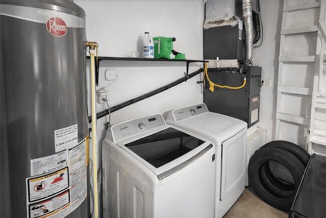 Building Photo - 10907 Sageriver Dr