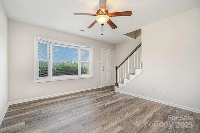 Building Photo - Fully Remodeled | 2BR/1.5BA Condo | Willowbrook