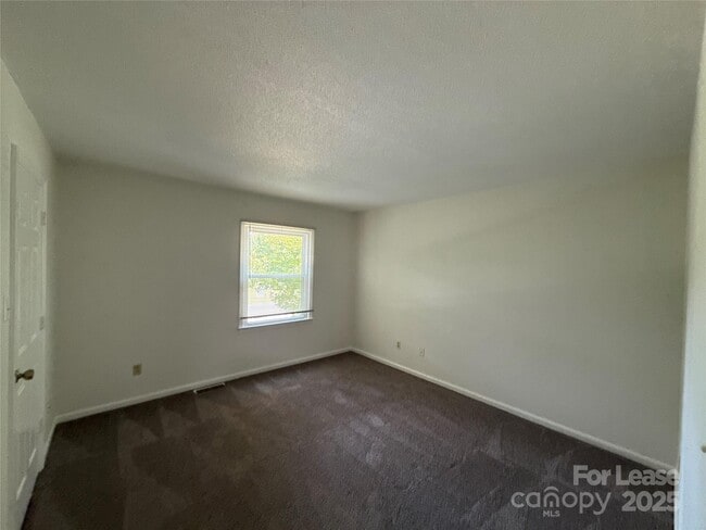 Building Photo - 1724 Village Lake Dr