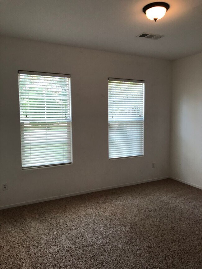 Building Photo - Available Now - Well-Maintained Home for Rent