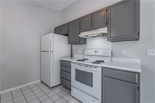 Building Photo - 725 W Van Gogh Pl