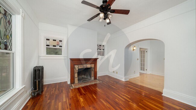 Building Photo - Updated 2-Bed Victorian Main-Floor Living with Stained Glass & Jetted Tub