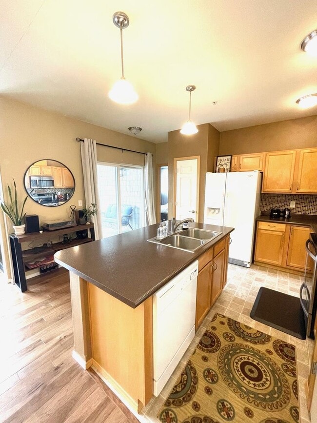 Building Photo - DuPont 2 bedroom 2 bath townhome