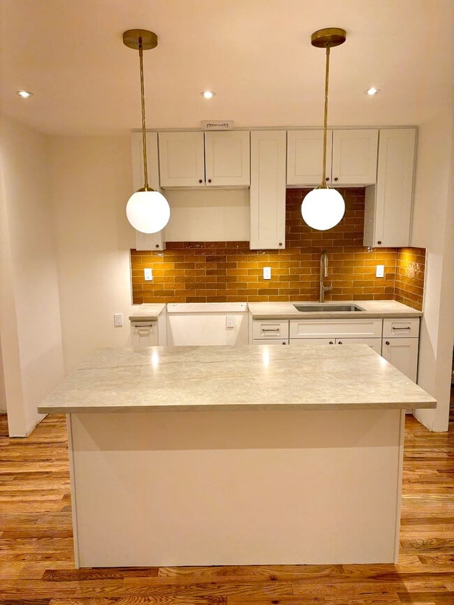 Building Photo - 2182 Davidson Ave