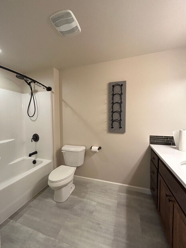 Building Photo - Corner Lot 3 Bed / 2 Bath Home with RV Parking – NW Redmond