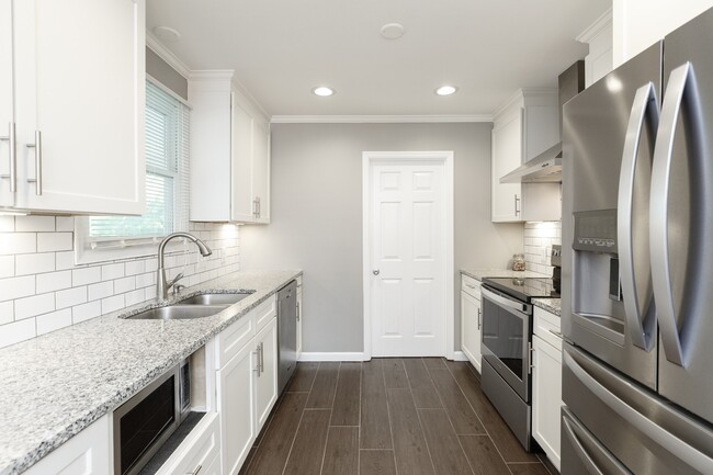 Building Photo - 905 Preston Ct