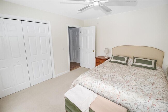 Building Photo - 641 Middle Rd