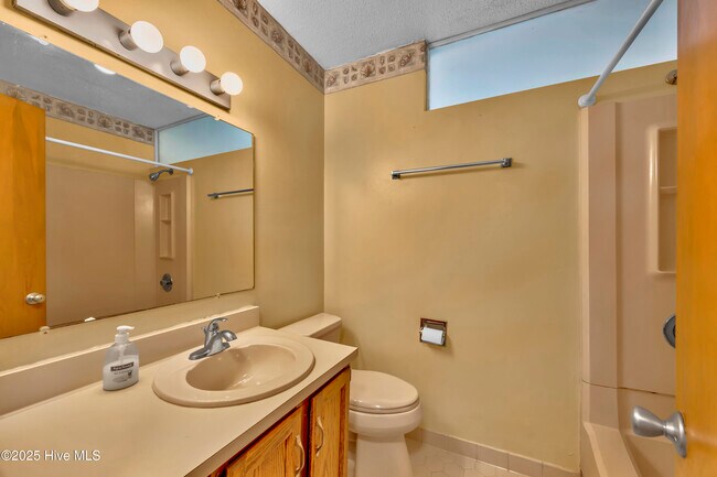 Building Photo - 313 Monterey Dr