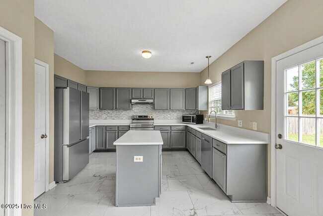 Building Photo - 106 Briar Hollow Dr