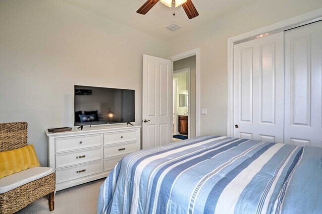 Building Photo - 6096 Dogleg Dr