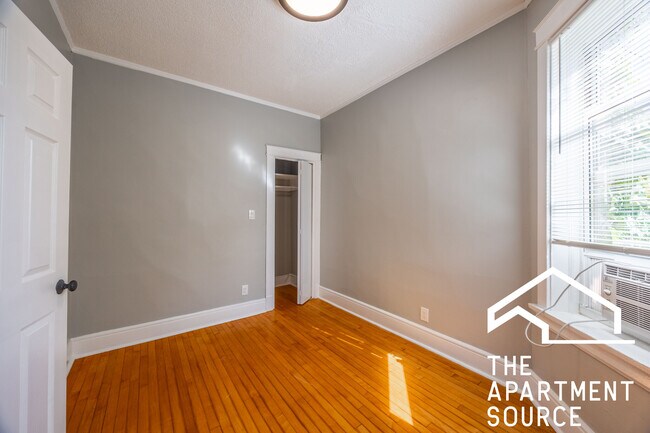 Building Photo - 3219 N Leavitt St