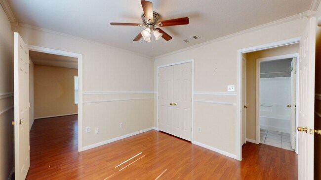 Building Photo - FREE DECEMBER RENT! PETS WELCOME!!!