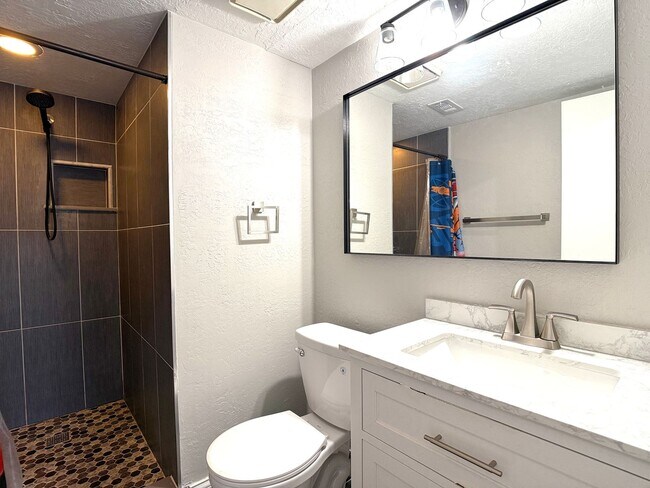 Building Photo - 4815 Walden Cir