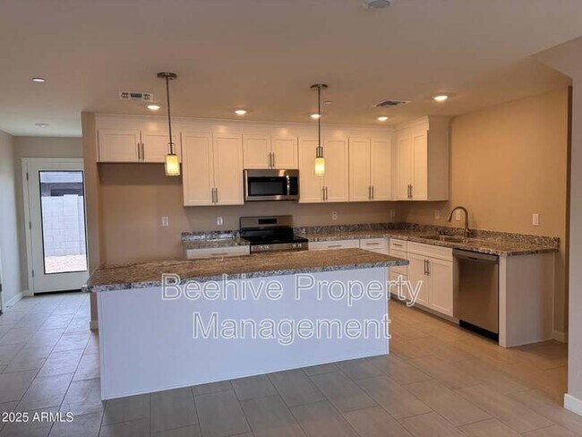 Building Photo - 523 S Pasadena