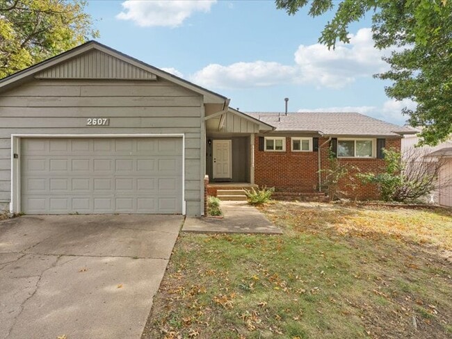 Primary Photo - 2607 S Maplewood Ave