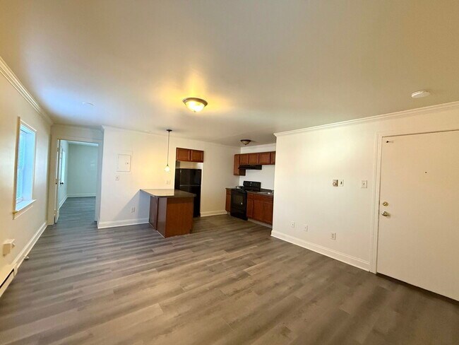 Building Photo - 853 Manor St