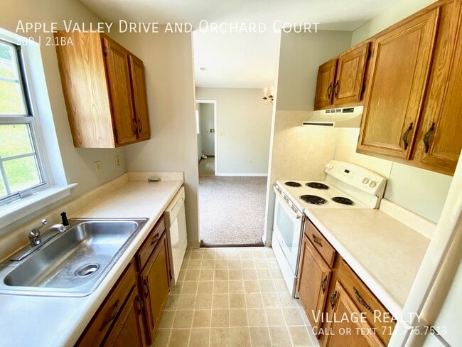 Building Photo - 710 Apple Valley Dr