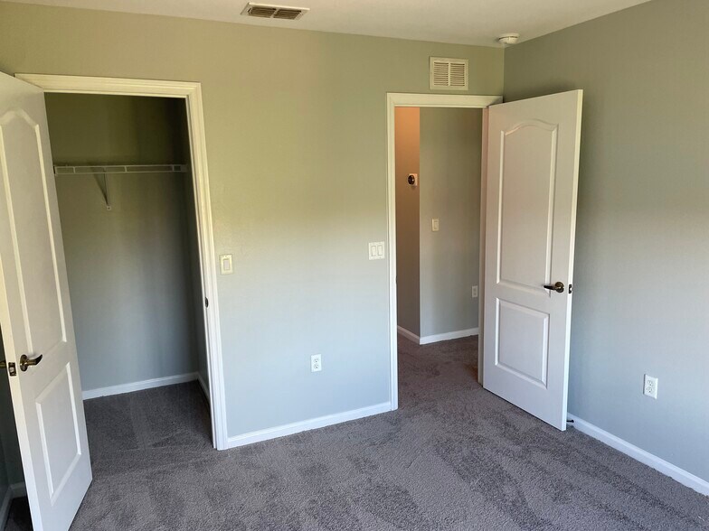 Building Photo - 725 Ventura Dr