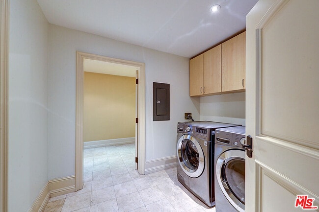 Building Photo - 209 S Anita Ave