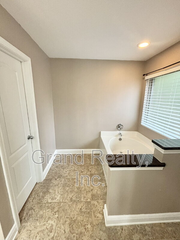 Building Photo - 5892 Dunridge Drive