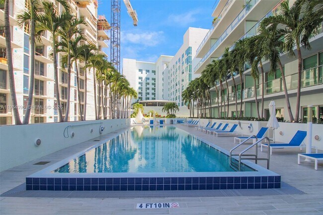 Building Photo - 1600 SW 1st Ave