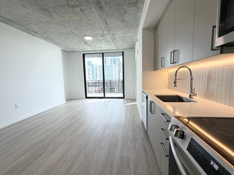 Building Photo - 1635 NE Miami Ct